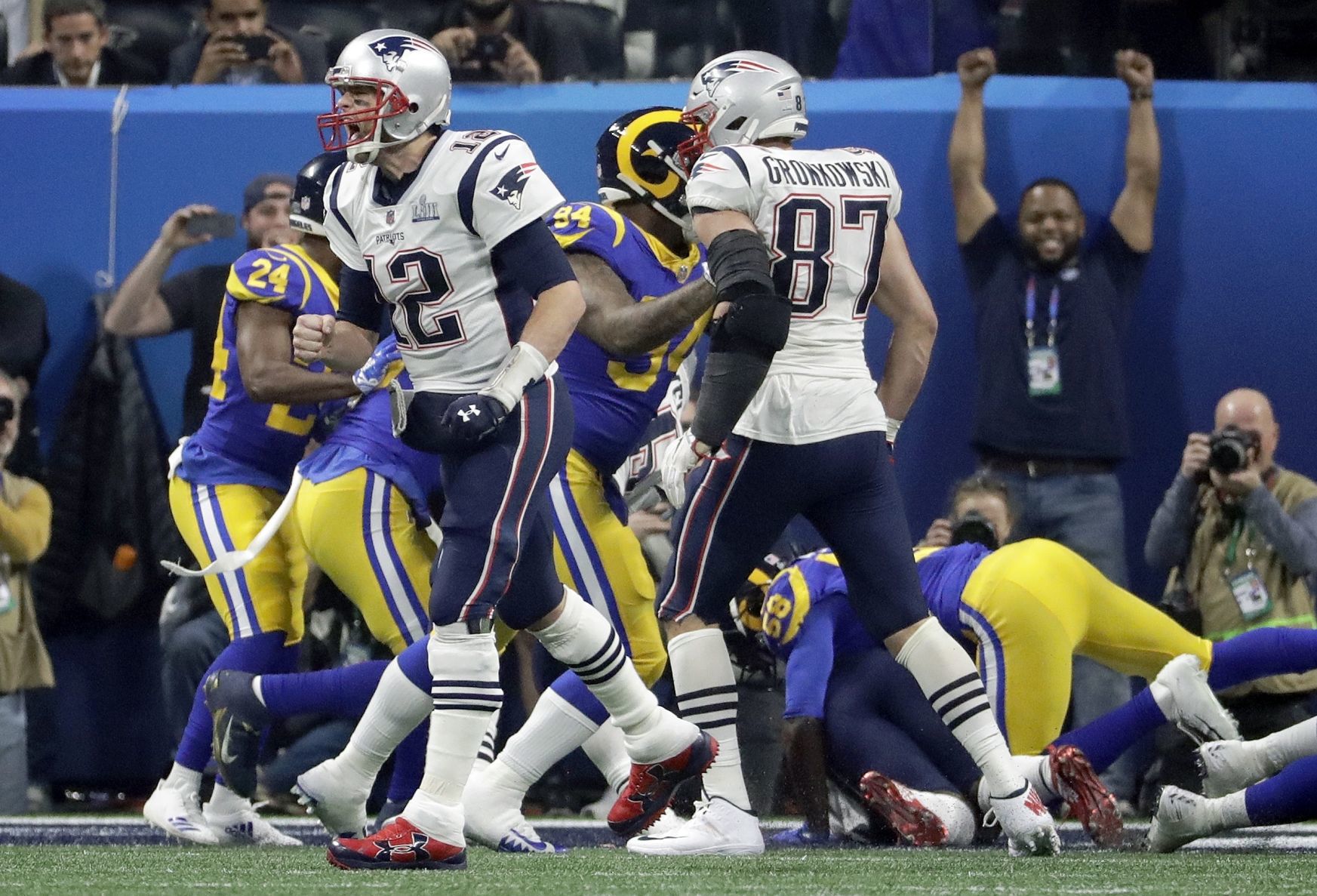 Patriots Rams Super Bowl Football